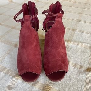 White House Black Market booties Size 6.5